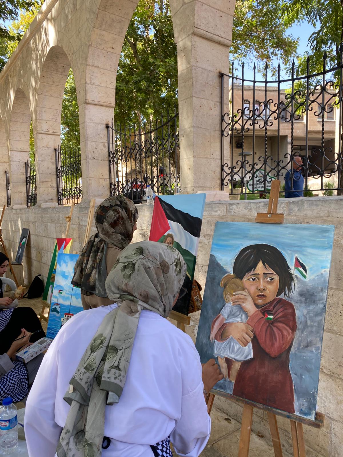 SANATIN TOPLUMSAL SORUMLULUĞU: “ZULMÜ FIRÇALA” RESİM ÇALIŞTAYI GERÇEKLEŞTİ